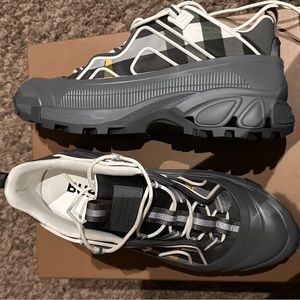 Burberry low top sneaker
